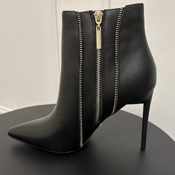 Brand new Marciano Sexy black booties for Spring - Picture 6 of 7
